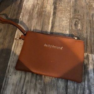 Wristlet pouch